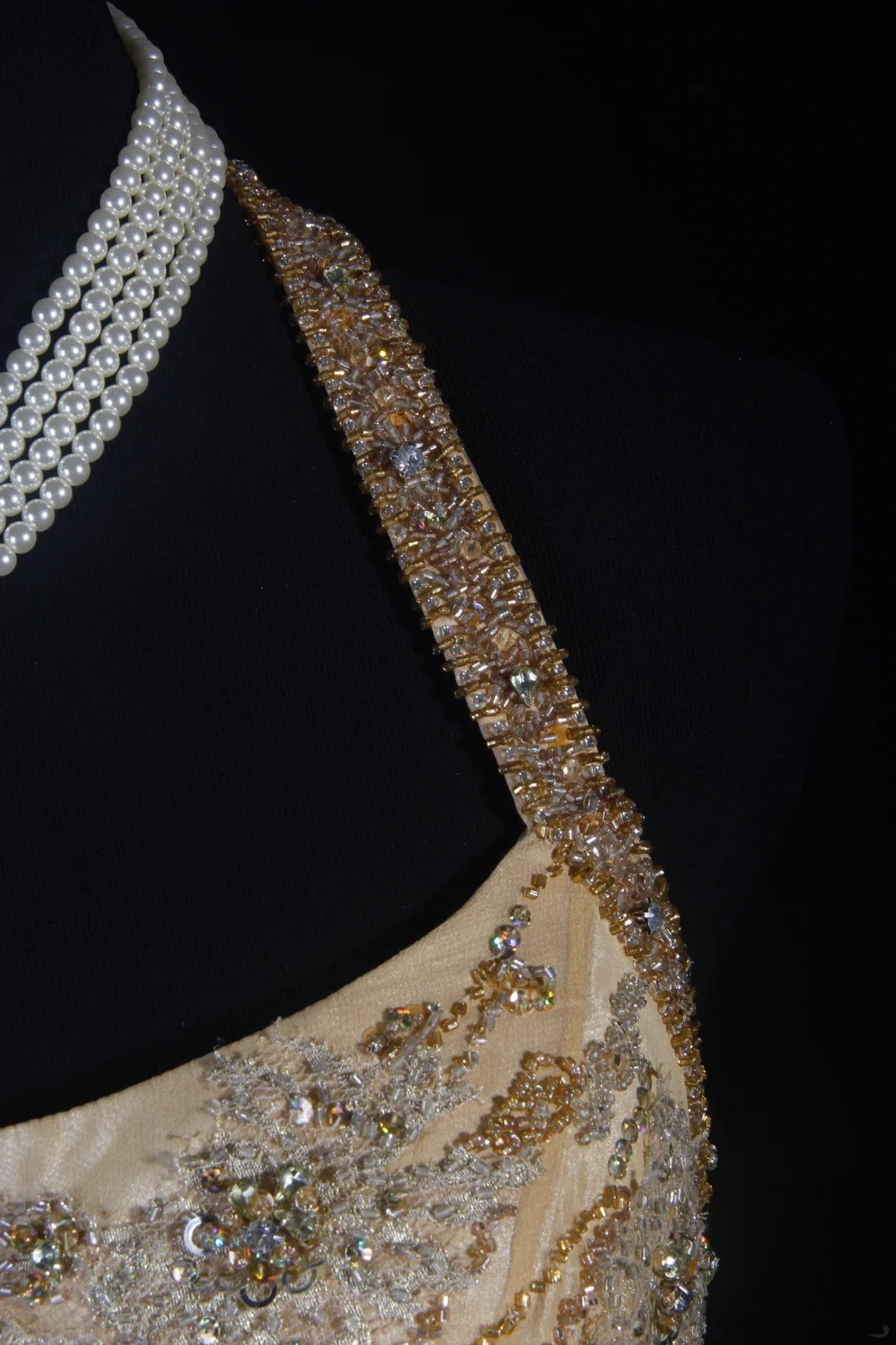 Funkelnde Ballkleider im ästhetischen Meerjungfrauen-Stil mit Neckholder in Champagner mit Perlen – Inspiration für ein beeindruckendes langes, formelles Partykleid für Teenager und Gymnasiasten AS159