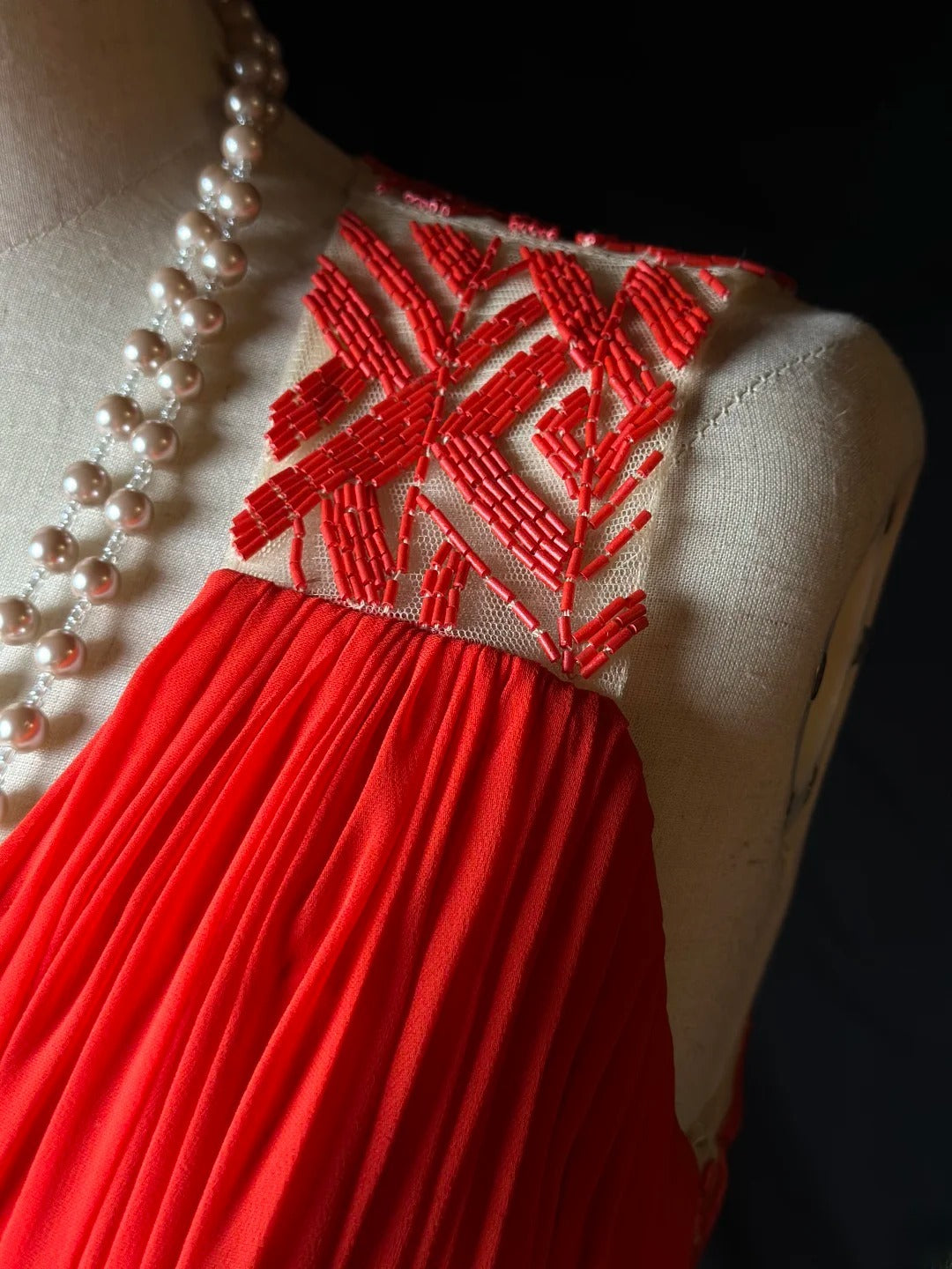 Chic Prom Dresses A line V Neckline Red Chiffon Open Back Sleeveless Long Formal Outfits RB5976