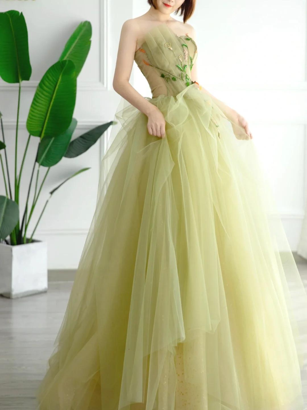 Schlichtes, trägerloses Ballkleid aus salbeigrünem Tüll, lang, formell, für Abschlussball, Tanzabend oder Geburtstag, AS171