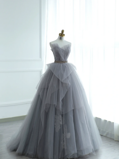 Robe de bal chic sans bretelles en tulle gris argenté, longue et élégante, idéale pour une soirée dansante ou un 18e anniversaire (AS172)