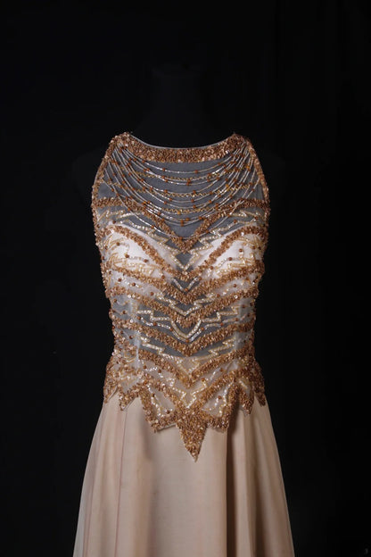 Funkelnde Ballkleider im ästhetischen A-Linien-Stil mit Rundhalsausschnitt aus champagnerfarbenem Chiffon mit Perlen – Inspiration für festliche, halbformelle Anlässe für Teenager und Jugendliche der Oberstufe (AS174)
