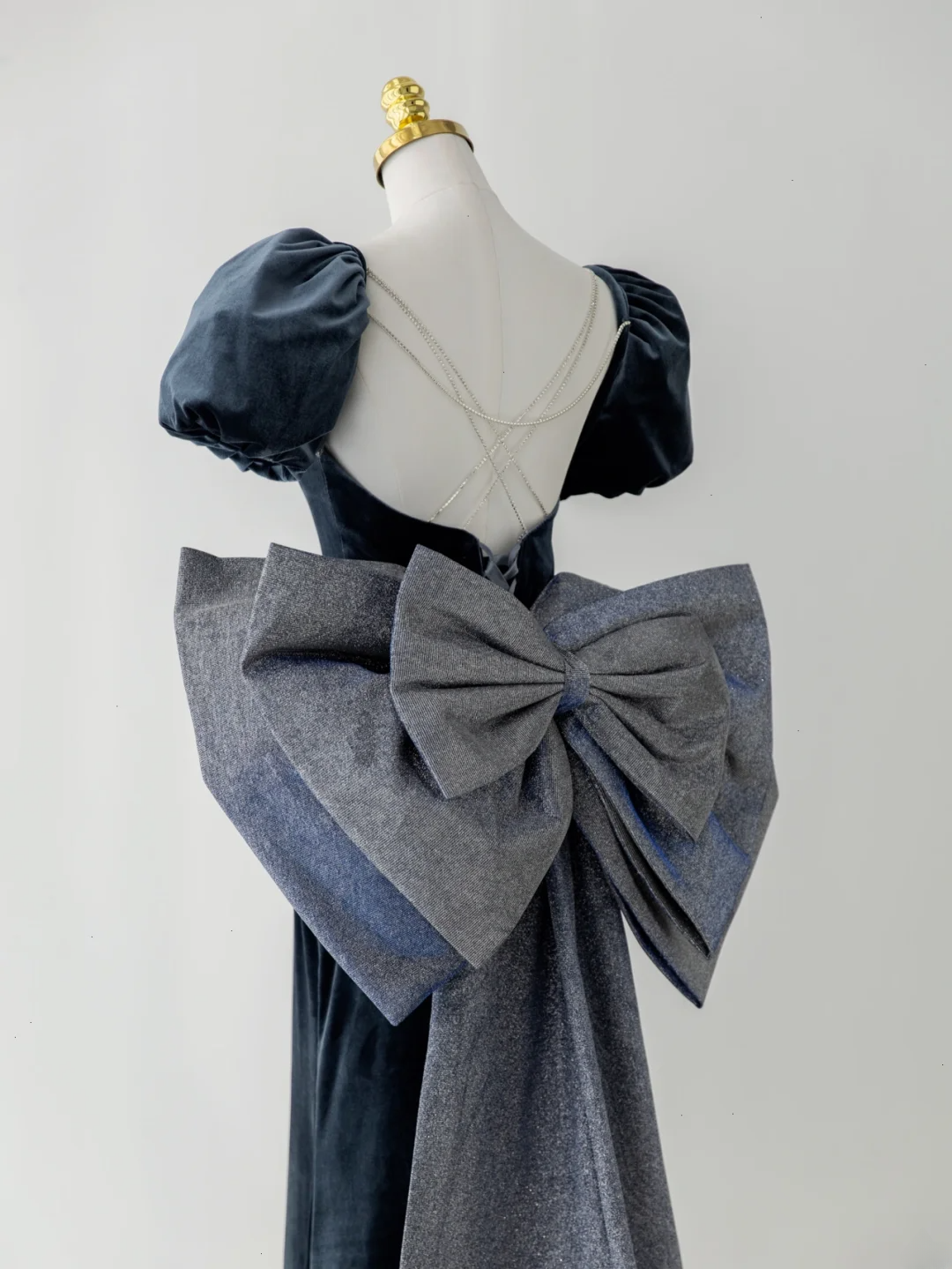 Sexy Meerjungfrauen-Abendkleid aus marineblauem Samt mit Spaghettiträgern – modisches und ästhetisches Design für Teenager, festliche Kleider, Party-Outfits, Ballkleid AS180