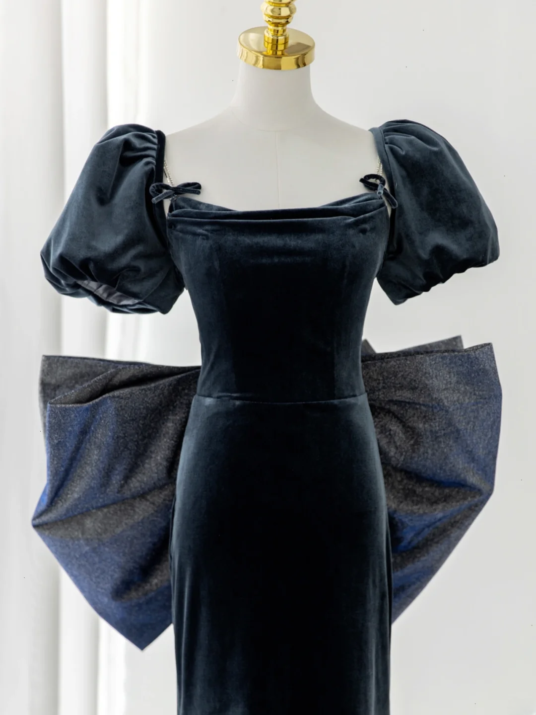 Sexy Meerjungfrauen-Abendkleid aus marineblauem Samt mit Spaghettiträgern – modisches und ästhetisches Design für Teenager, festliche Kleider, Party-Outfits, Ballkleid AS180