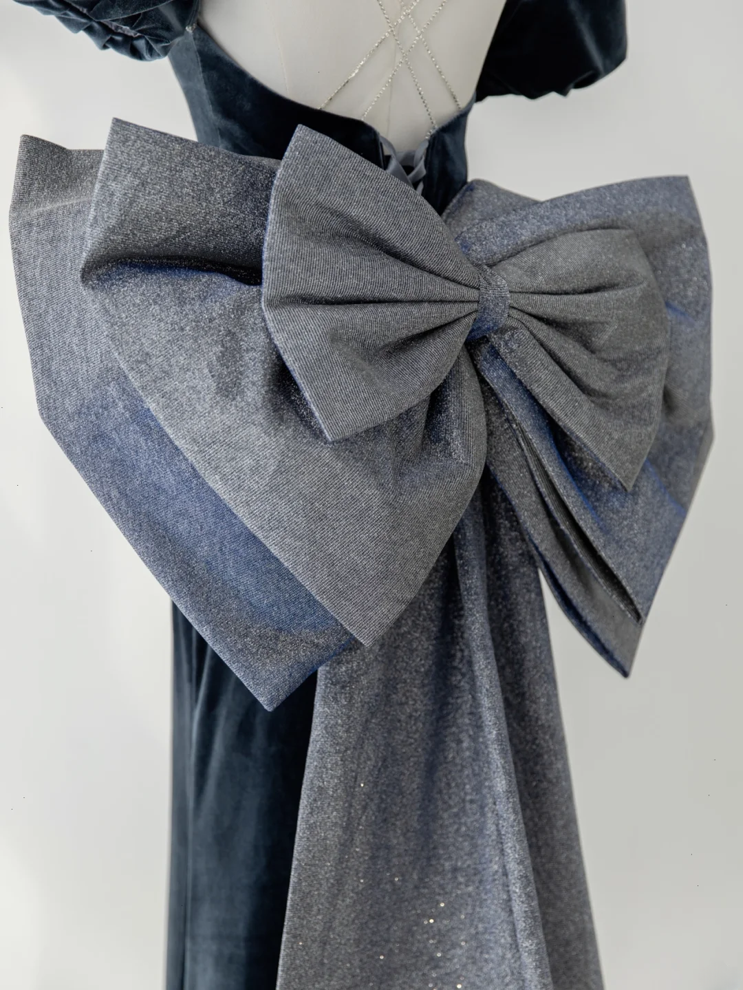 Sexy Meerjungfrauen-Abendkleid aus marineblauem Samt mit Spaghettiträgern – modisches und ästhetisches Design für Teenager, festliche Kleider, Party-Outfits, Ballkleid AS180