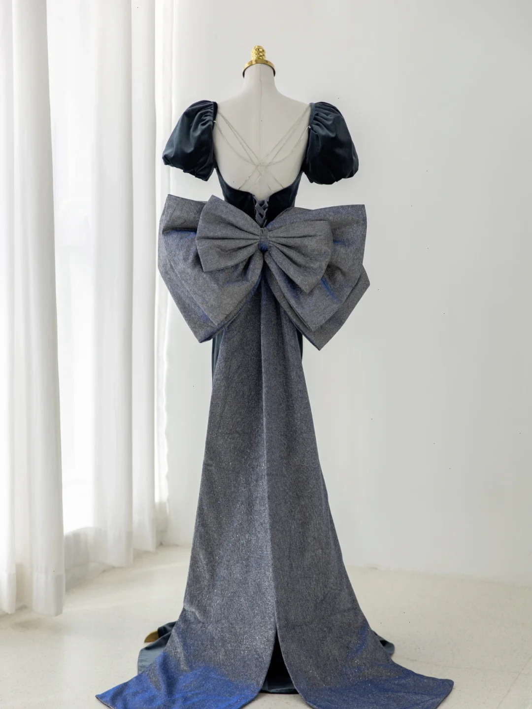 Sexy Meerjungfrauen-Abendkleid aus marineblauem Samt mit Spaghettiträgern – modisches und ästhetisches Design für Teenager, festliche Kleider, Party-Outfits, Ballkleid AS180