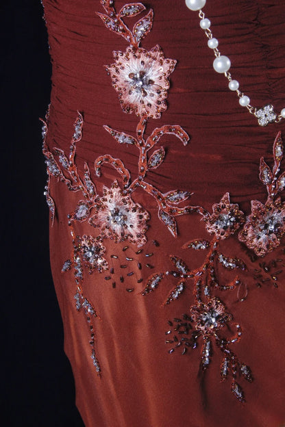 Robe de soirée sirène chic à fines bretelles en mousseline bordeaux ornée d'appliques de perles, idéale pour les bals de fin d'année et les fêtes d'adolescentes (AB2187)