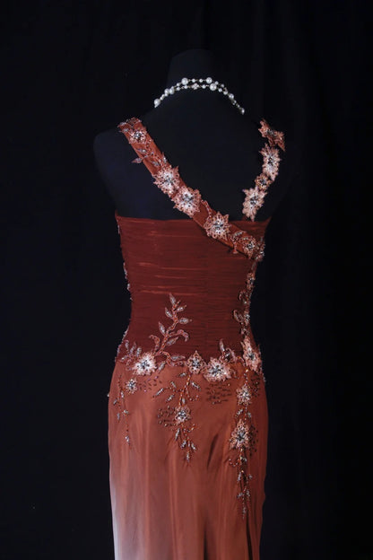 Robe de soirée sirène chic à fines bretelles en mousseline bordeaux ornée d'appliques de perles, idéale pour les bals de fin d'année et les fêtes d'adolescentes (AB2187)