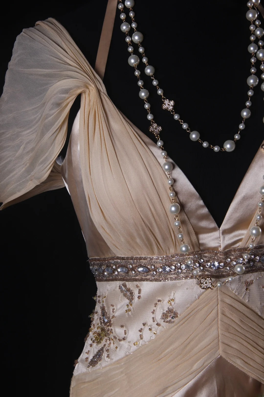 Elegantes Ballkleid im Stil der 1950er Jahre, A-Linie, V-Ausschnitt, champagnerfarbener Chiffon mit Perlenstickerei, langes Vintage-Abendkleid AS210