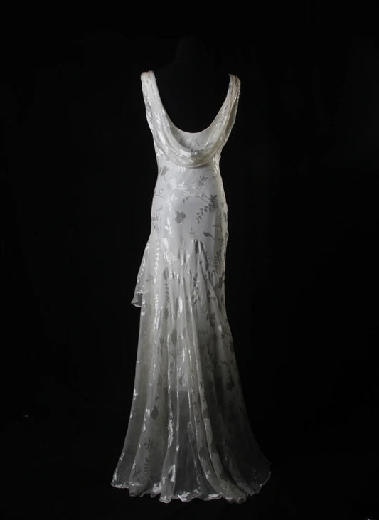 Robe de bal élégante années 1950, style sirène, col bénitier, en mousseline gris argenté ornée de perles, robe de soirée longue vintage AS213