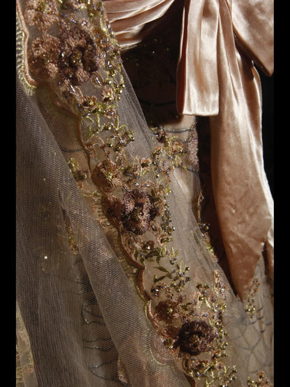 Robe de bal vintage années 50, coupe trapèze, bretelles spaghetti, dentelle champagne, longue et élégante (AS234)