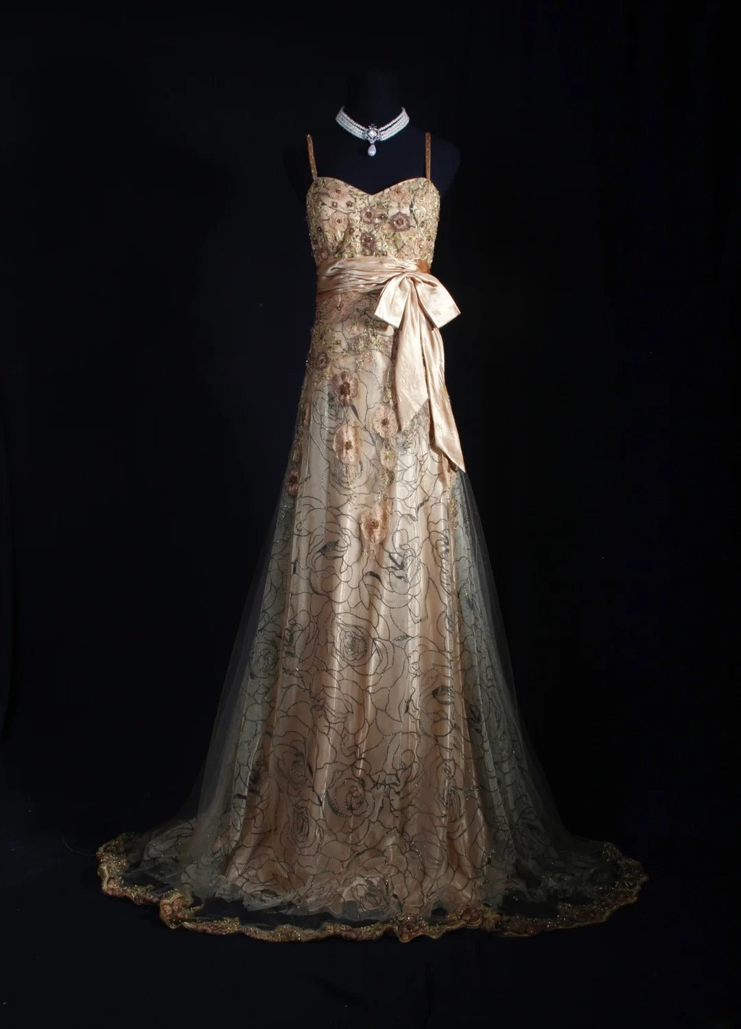 Robe de bal vintage années 50, coupe trapèze, bretelles spaghetti, dentelle champagne, longue et élégante (AS234)