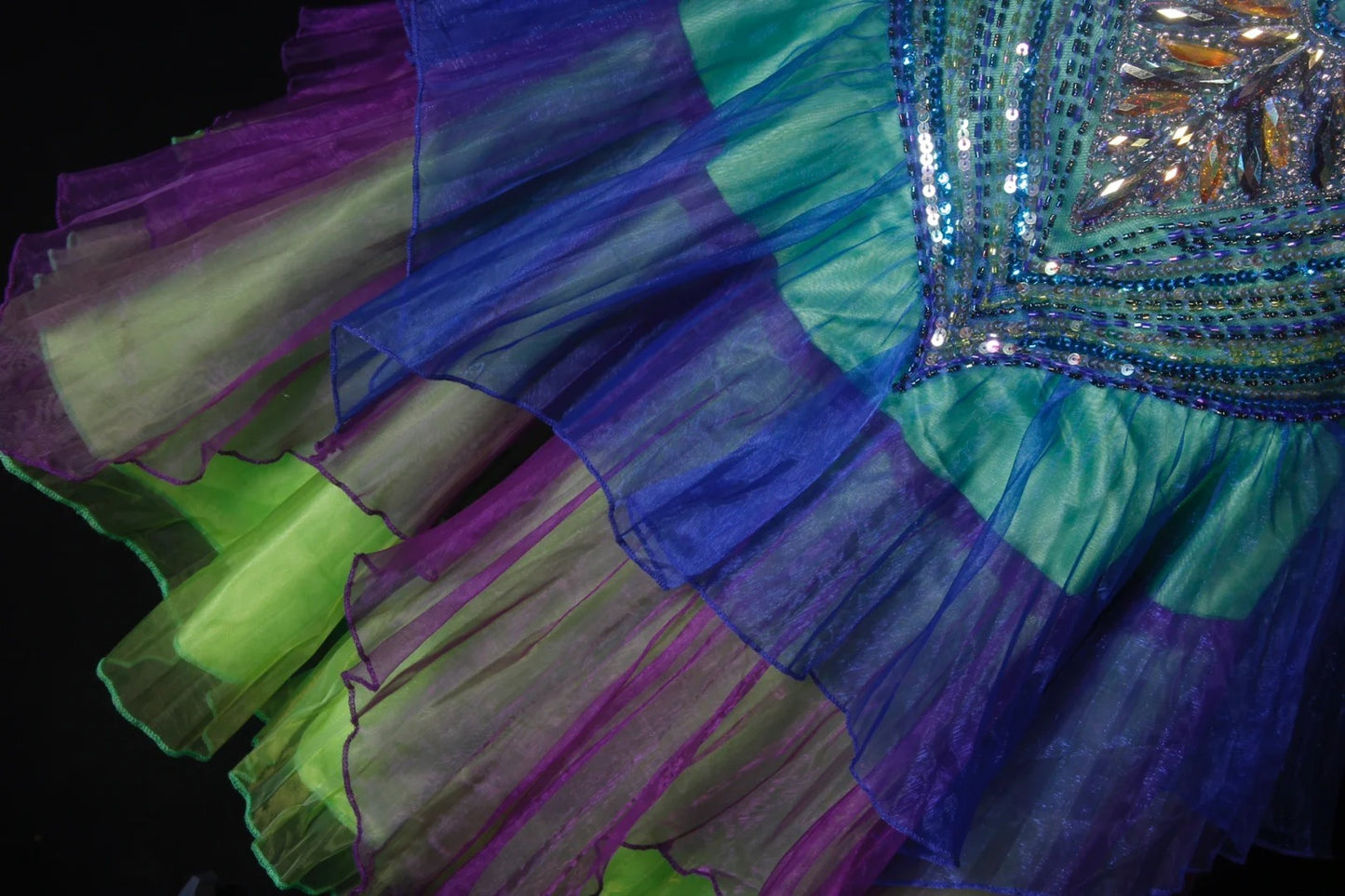 Robe de bal courte bustier en tulle vert bourgeon, idéale pour un 16e anniversaire, une soirée de retrouvailles ou un cocktail (AS267)