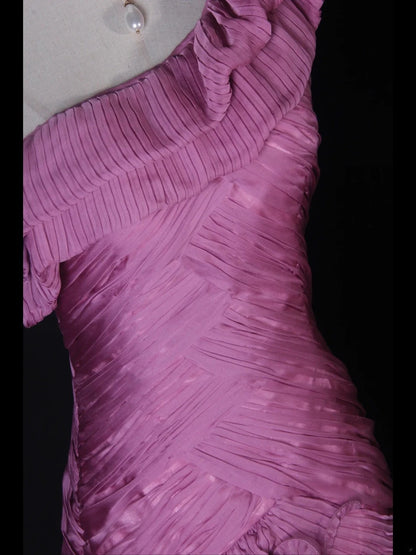 Vintage Meerjungfrauen-Abendkleid mit One-Shoulder-Ausschnitt, rosa, gestuftem Oberteil und langem Rock – ein beeindruckendes Outfit für den 18. Geburtstag (Modell AS268).