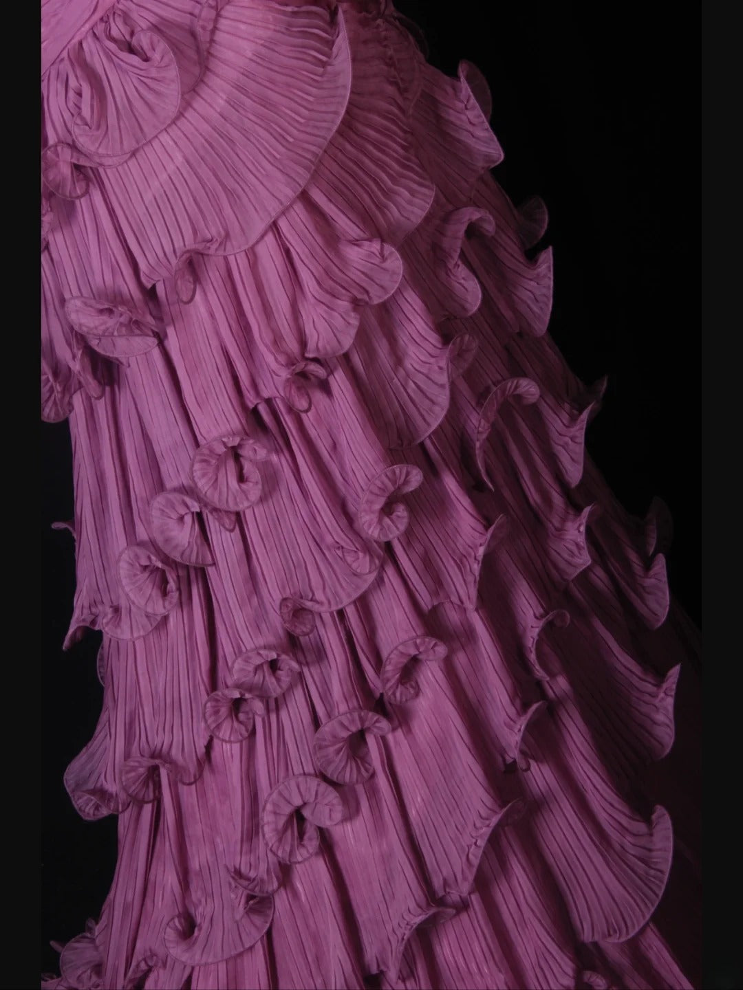 Vintage Meerjungfrauen-Abendkleid mit One-Shoulder-Ausschnitt, rosa, gestuftem Oberteil und langem Rock – ein beeindruckendes Outfit für den 18. Geburtstag (Modell AS268).