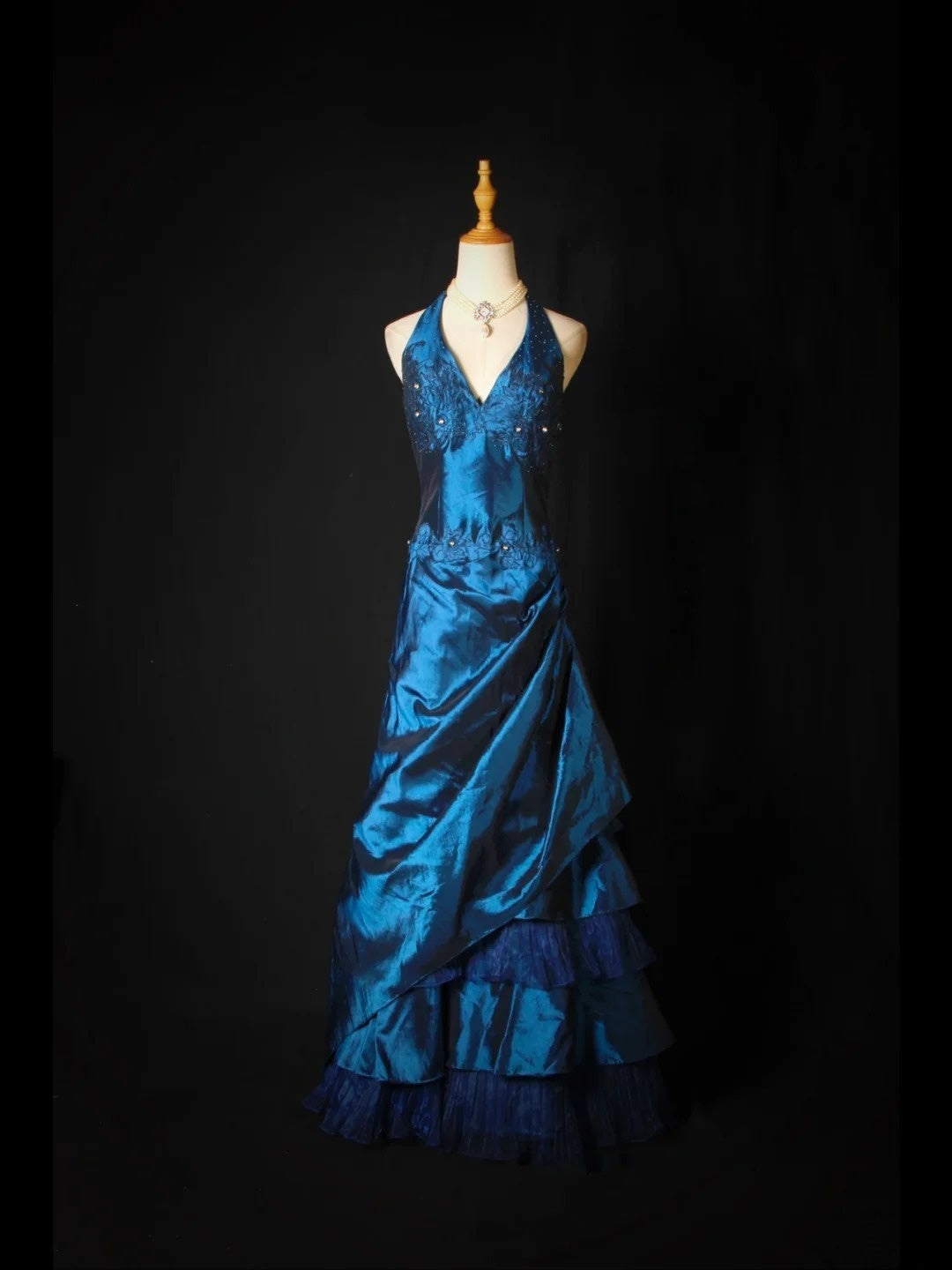 Vintage Ball Gown Halter Navy Blue Taffeta With Beaded Tiered Bodice Long Prom Dresses Impress 18th Birthday Outfits Prom Gown AS274
