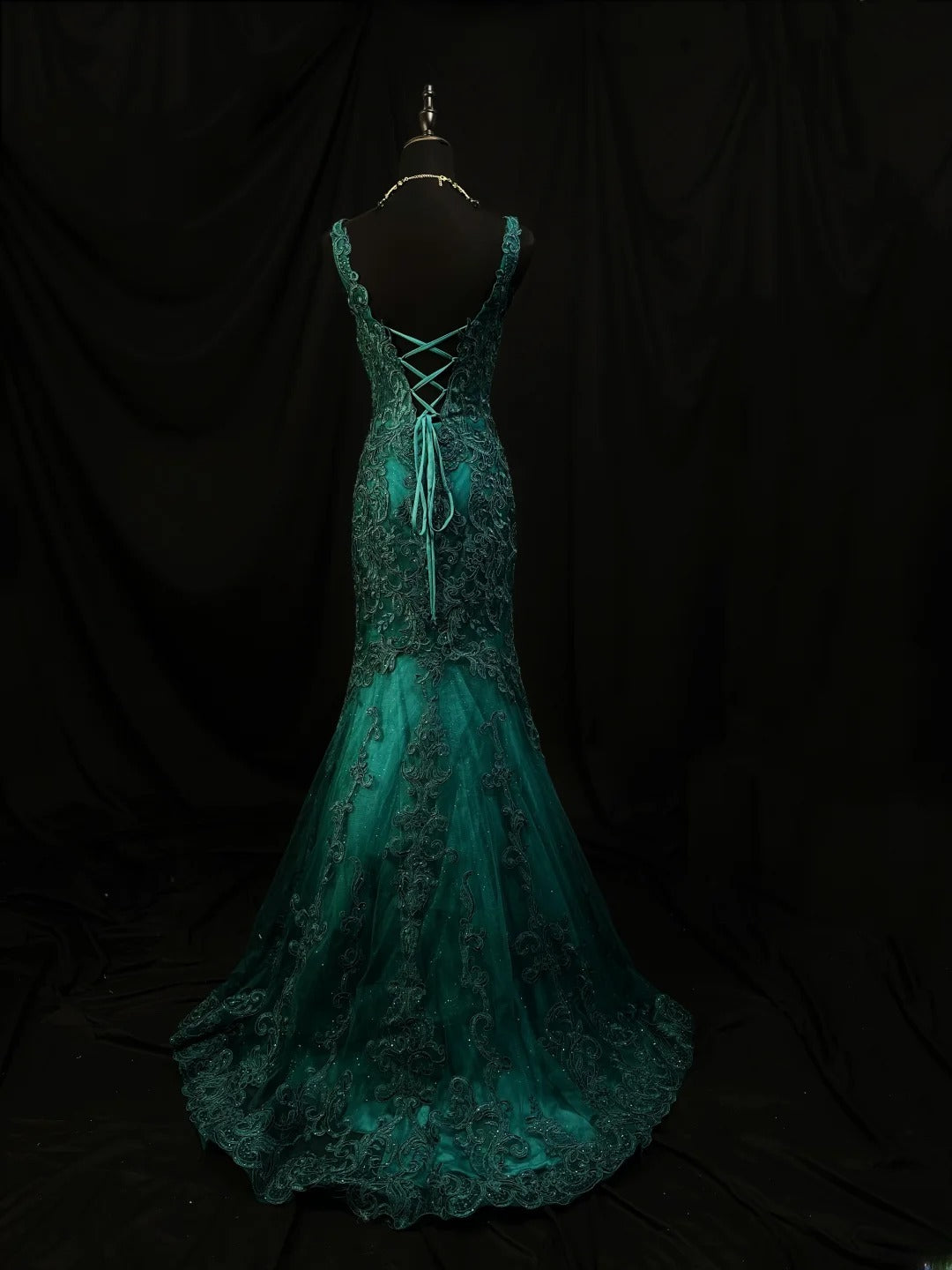 Modest Prom Dresses Mermaid V Neckline Dark Emerald Green With Lace Appliqued Long Night Evening Formal Outfits RB6120