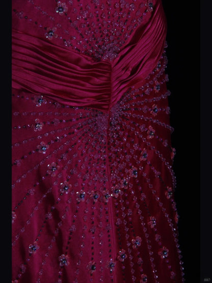Vintage Meerjungfrauen-Abendkleid mit V-Ausschnitt, Neckholder, pinkfarbenem Satin mit Blumenmuster und Perlenbesatz am Oberteil – ein beeindruckendes Outfit für den 18. Geburtstag (AS275).