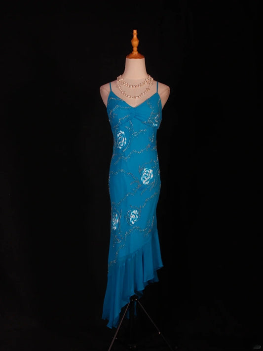 Robe de bal vintage sirène à fines bretelles, bustier asymétrique orné de perles et de broderies, en mousseline. Idéale pour un 20e anniversaire. Robe de soirée AS281