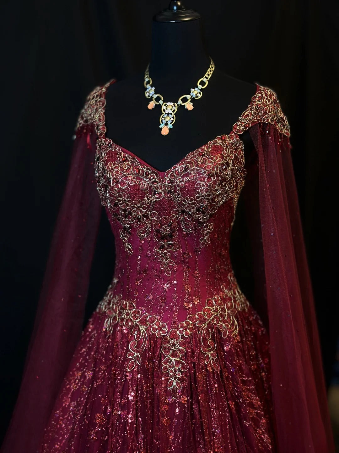 Vintage 90s Prom Dresses Ball Gown Straps Burgundy Tulle With Gold Beading Cape Party Gown Formal Outfits RB6126