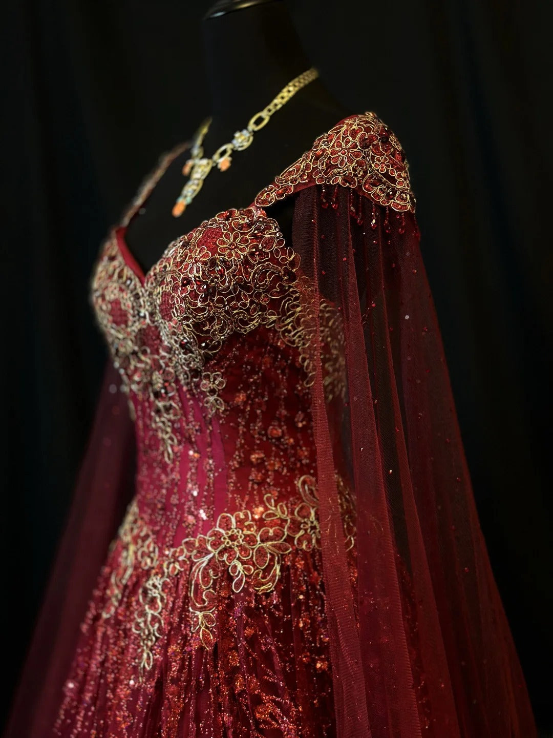 Vintage 90s Prom Dresses Ball Gown Straps Burgundy Tulle With Gold Beading Cape Party Gown Formal Outfits RB6126