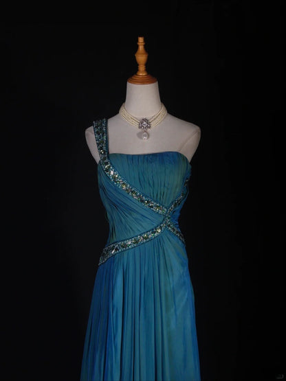Robe de bal longue rétro trapèze asymétrique en mousseline bleue à corsage perlé, idéale pour un 18e anniversaire. AS288