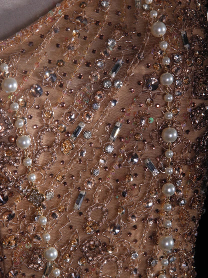 Robe de bal longue rétro années 90, coupe trapèze, une épaule, en tulle champagne avec corsage orné de perles. Inspiration pour une tenue de 18 ans ou une robe de soirée (AS290).