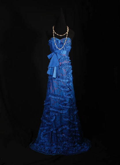 Robe de bal longue vintage années 1960, coupe trapèze, décolleté cœur, en satin bleu roi, ornée de dentelle et de perles. Idéale pour un 18e anniversaire. Robe de soirée AS297
