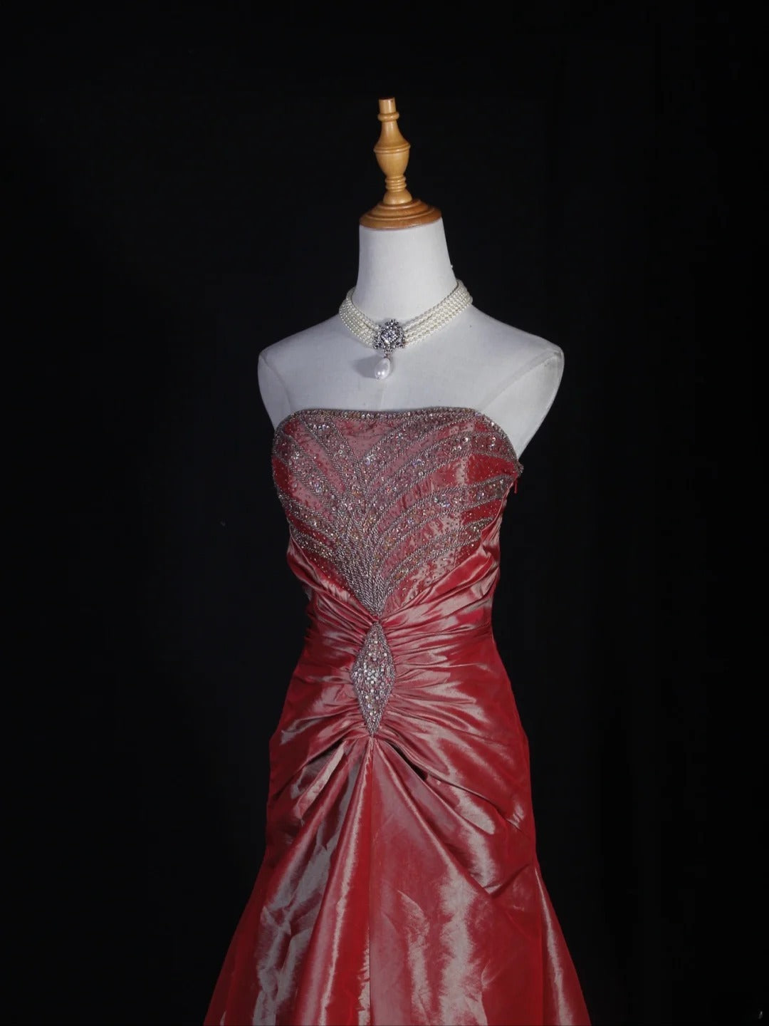 Robe de bal longue sirène rétro années 60 en taffetas rose sans bretelles avec corsage orné de perles argentées - Inspiration pour une tenue de 22e anniversaire - Robe de soirée AS299