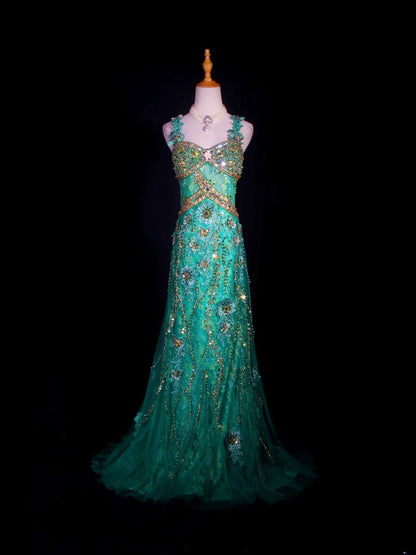 Robe de bal longue vintage années 1950, coupe trapèze, bustier cœur, en tulle vert orné de perles. Inspiration pour une tenue de 20e anniversaire. Robe de soirée AS302