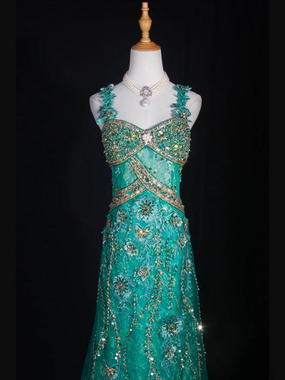 Robe de bal longue vintage années 1950, coupe trapèze, bustier cœur, en tulle vert orné de perles. Inspiration pour une tenue de 20e anniversaire. Robe de soirée AS302