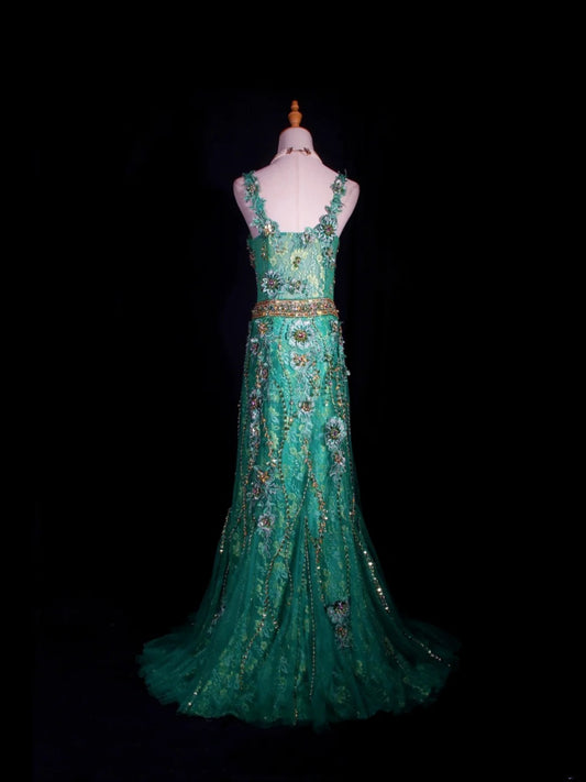 Robe de bal longue vintage années 1950, coupe trapèze, bustier cœur, en tulle vert orné de perles. Inspiration pour une tenue de 20e anniversaire. Robe de soirée AS302