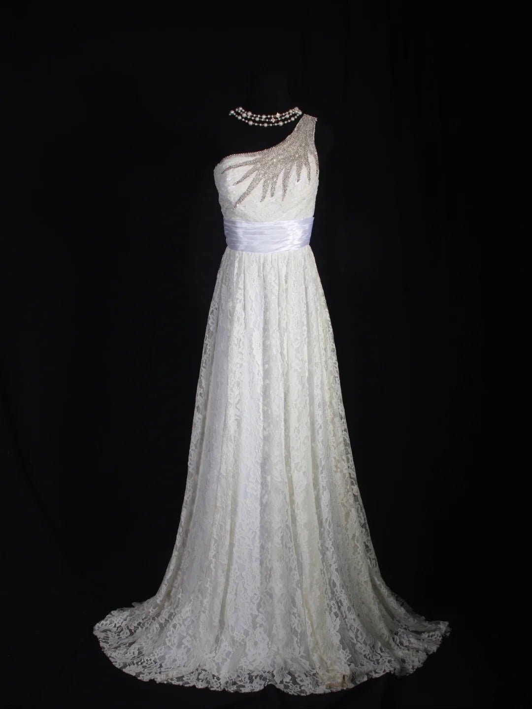 Robe de mariée rétro années 50, coupe trapèze asymétrique, ornée de perles argentées et de dentelle, tailles petites et grandes, idéale pour un mariage civil ou une cérémonie à la plage (AS304).