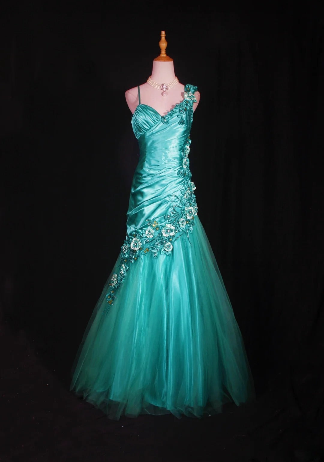 Robe de bal longue vintage sirène années 90, bretelles spaghetti, satin bleu à fleurs et perles, inspiration pour une tenue de 20e anniversaire, robe de soirée AS312
