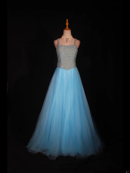 Vintage A-Linien-Abendkleid im 90er-Jahre-Stil mit Spaghettiträgern, blauem Tüll und Perlen – Inspiration für das Outfit zum 20. Geburtstag – Abendkleid AS314