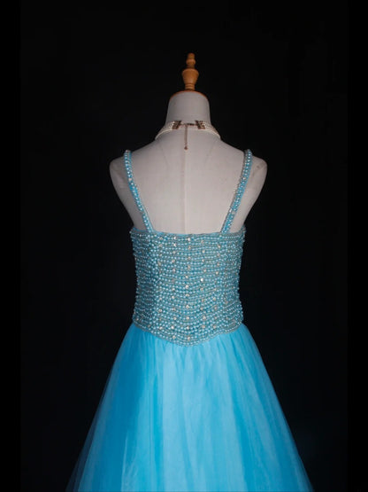 Vintage A-Linien-Abendkleid im 90er-Jahre-Stil mit Spaghettiträgern, blauem Tüll und Perlen – Inspiration für das Outfit zum 20. Geburtstag – Abendkleid AS314