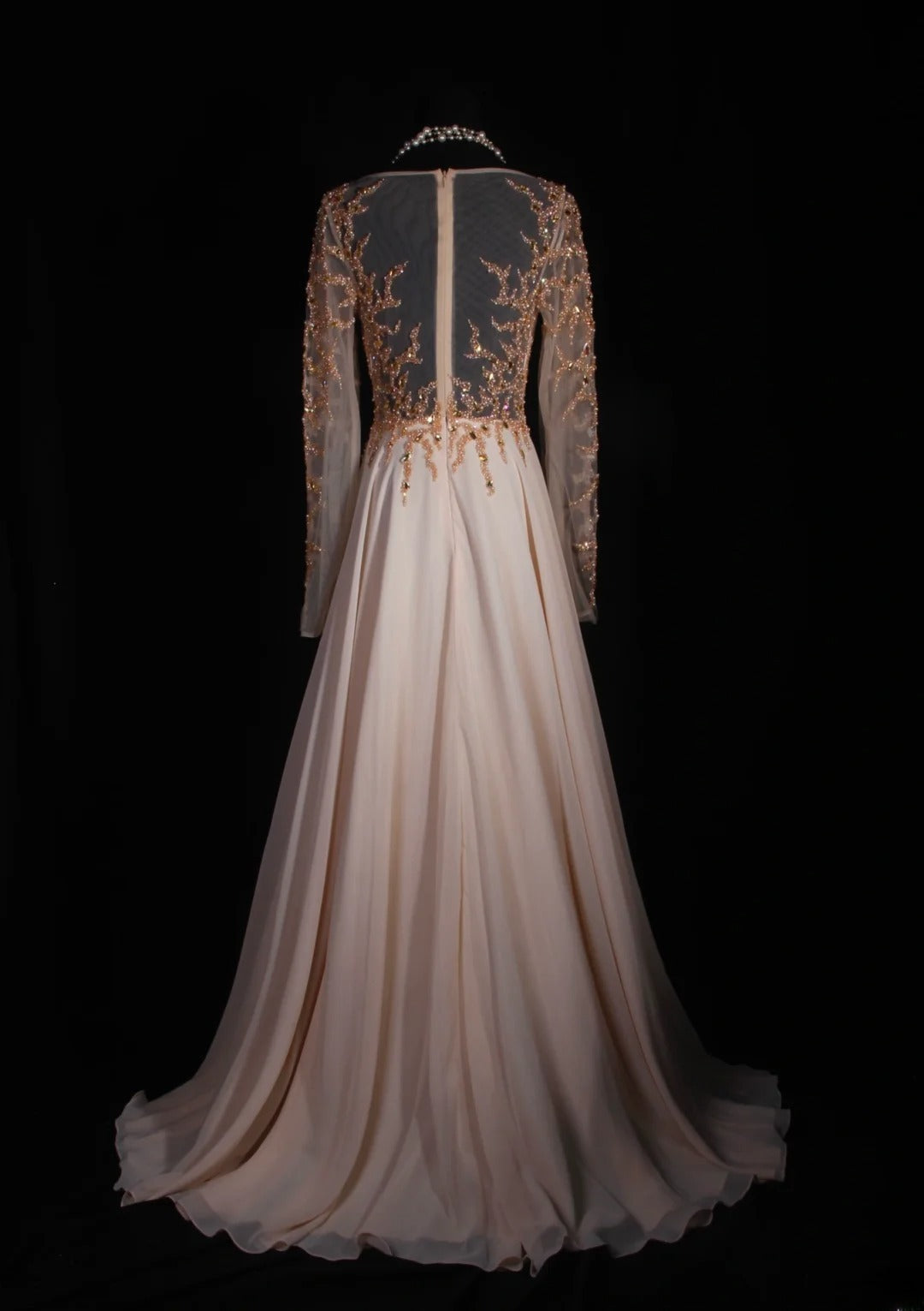 Retro-80er-Jahre-Abendkleid aus rosafarbenem Chiffon mit A-Linie, Rundhalsausschnitt, langen Ärmeln und Perlen – Inspiration für das Outfit zum 22. Geburtstag (AS323)