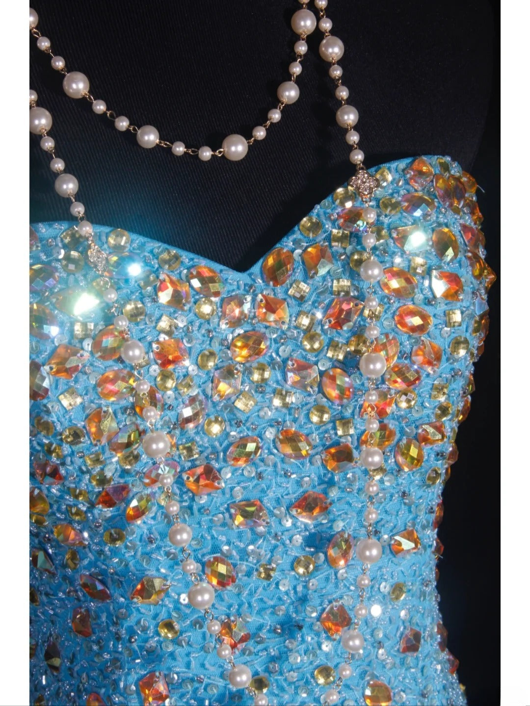 Vintage Meerjungfrauen-Abendkleid im 80er-Jahre-Stil mit blauen Perlen und goldenen Pailletten – Inspiration für das Outfit zum 20. Geburtstag – Abendkleid AS325
