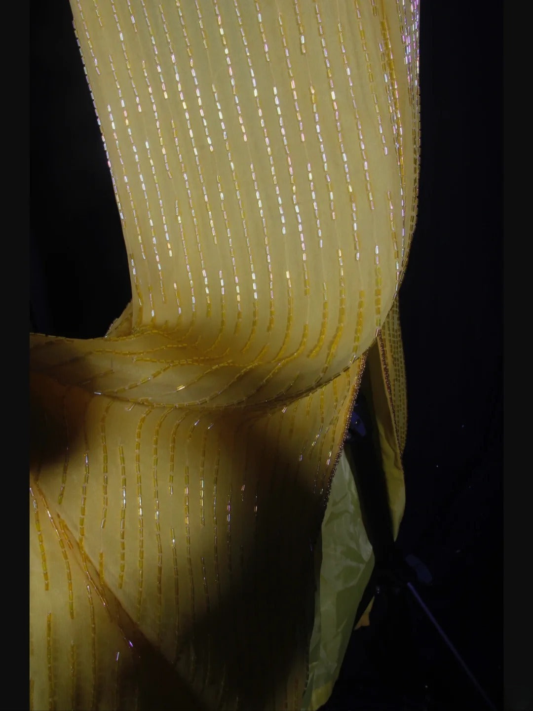 Robe de bal rétro années 60, fourreau, col montant, en mousseline jaune ornée de perles et de pierres précieuses - Inspiration pour une tenue de 22e anniversaire - Robe de soirée AS330