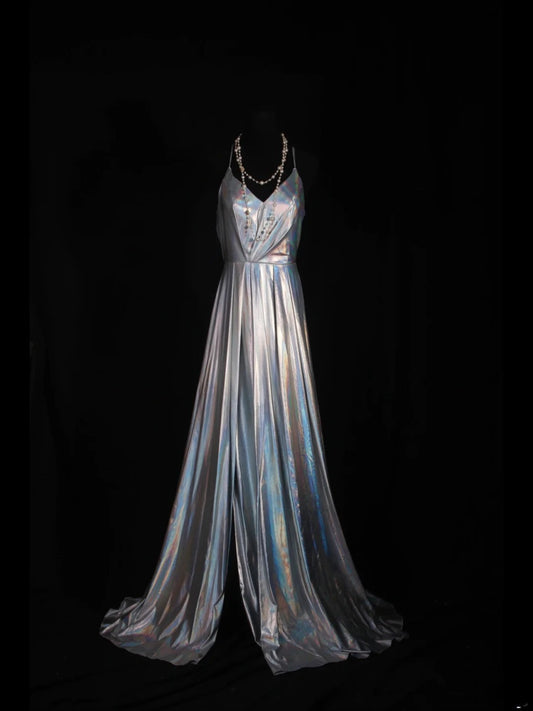 Robe de bal longue vintage années 2000, coupe trapèze, bretelles spaghetti, gris argenté, dos nu, grande taille, fente. Idéale pour un 21e anniversaire. Référence AS332.