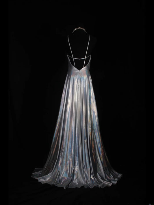 Robe de bal longue vintage années 2000, coupe trapèze, bretelles spaghetti, gris argenté, dos nu, grande taille, fente. Idéale pour un 21e anniversaire. Référence AS332.