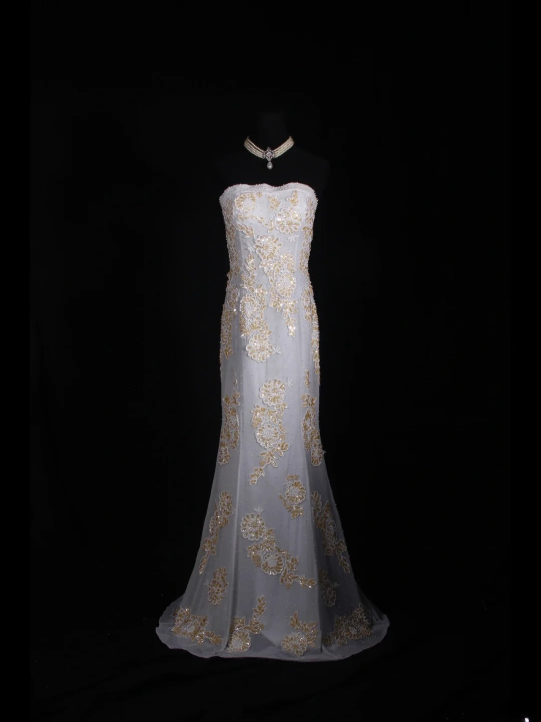 Vintage Meerjungfrauen-Kleid, trägerlos, weiß, 1970er Jahre, mit applizierten Perlen am Oberteil, langes Ballkleid, Inspiration für den 16. Geburtstag, formelles Abendkleid AS333