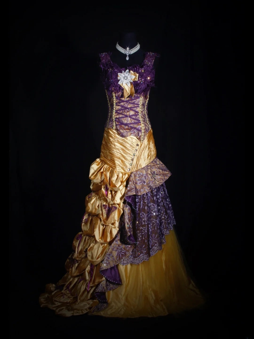 Robe de bal longue vintage sirène à col carré, ornée de perles appliquées, style années 1970. Inspiration pour une tenue de 19e anniversaire ou une robe de soirée (AS338).