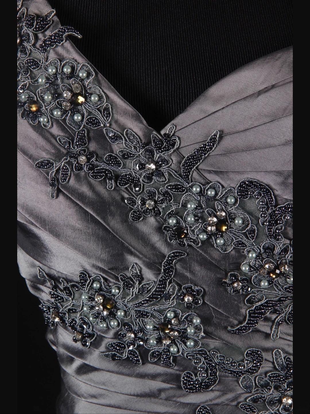 Robe de bal longue vintage sirène grise asymétrique des années 1970 avec corsage orné de perles appliquées. Inspiration pour une tenue de 19e anniversaire ou une robe de soirée (AS344).