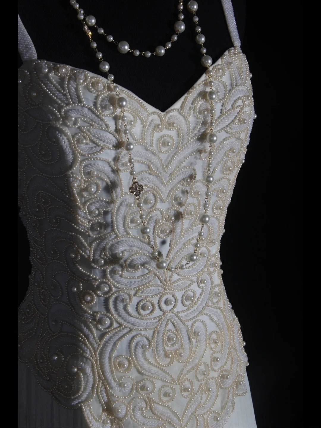 Robe de bal rétro années 60, coupe trapèze, bretelles spaghetti, mousseline blanche ornée de perles, inspiration pour une tenue de 22e anniversaire, robe de soirée AS345