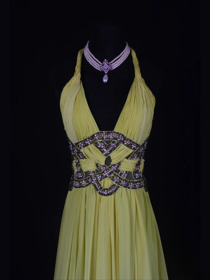 Vintage A-Linien-Abendkleid im 80er-Jahre-Stil mit Neckholder, gelb-traubenfarbenem Chiffon und Perlenbesatz, Rüschen und Perlenbesatz – Inspiration für Geburtstagsoutfits und festliche Abendkleider AS348