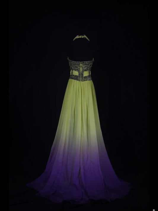 Robe de bal longue vintage années 80, coupe trapèze, dos nu, dégradé jaune raisin, perles, mousseline, volants perlés. Inspiration tenue d'anniversaire. Robe de soirée AS348