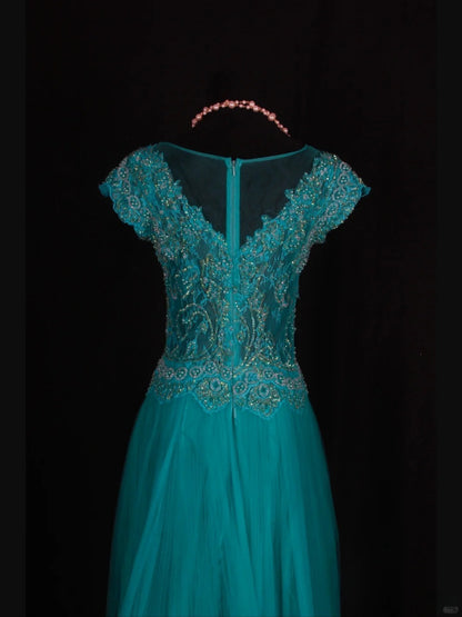 Retro-Abendkleid im 60er-Jahre-Stil: A-Linie, asymmetrischer Saum, Rundhalsausschnitt, blauer Tüll mit Perlen und Spitze – Inspiration für den 22. Geburtstag (AS351)