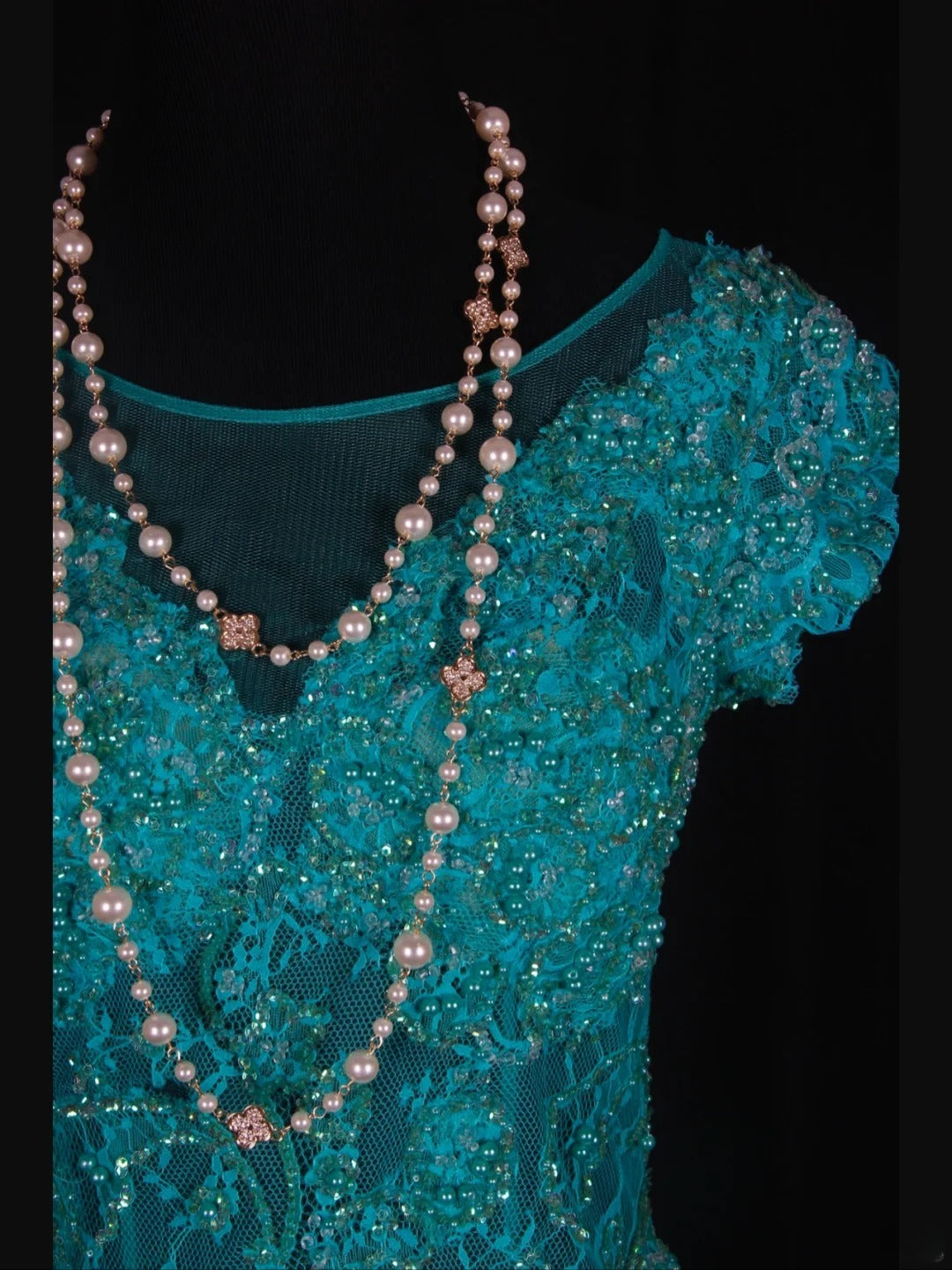 Retro-Abendkleid im 60er-Jahre-Stil: A-Linie, asymmetrischer Saum, Rundhalsausschnitt, blauer Tüll mit Perlen und Spitze – Inspiration für den 22. Geburtstag (AS351)
