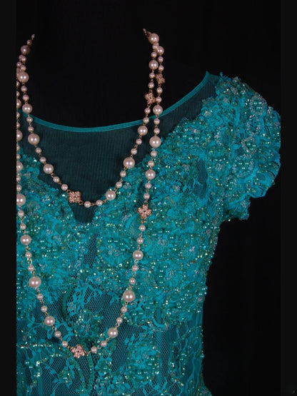 Retro-Abendkleid im 60er-Jahre-Stil: A-Linie, asymmetrischer Saum, Rundhalsausschnitt, blauer Tüll mit Perlen und Spitze – Inspiration für den 22. Geburtstag (AS351)