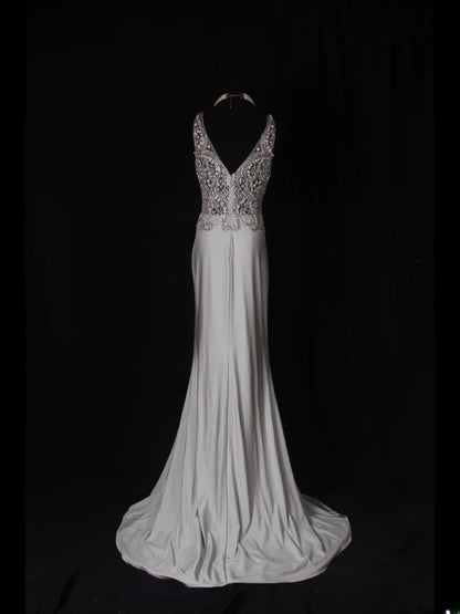 Vintage Meerjungfrauen-Abendkleid mit V-Ausschnitt, silberfarben, 1970er Jahre, mit silbernen Perlen am Oberteil, Inspiration für den 19. Geburtstag, formelles Abendkleid AS354